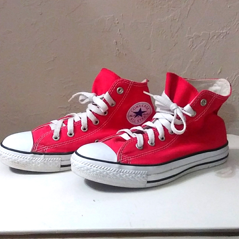 Youth CHUCK TAYLOR CONVERSE HIGH TOPS SIZE 3 NWOT - Picture 1 of 9